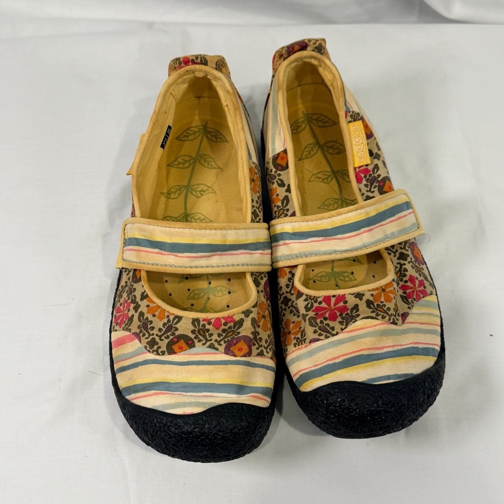 Keen Mary Jane Flats Size 8